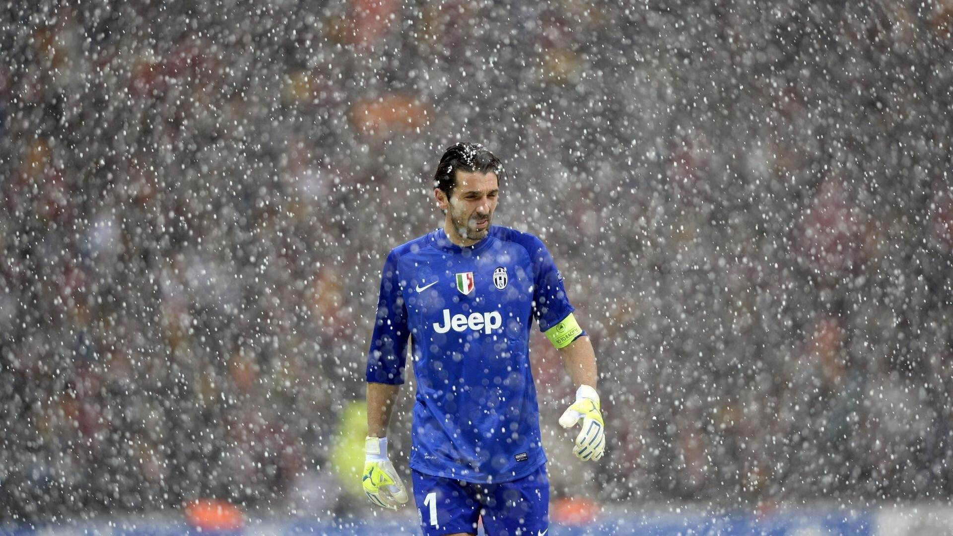 爱体育:英超联赛激战正酣,曼城逆转利物浦登顶积分榜